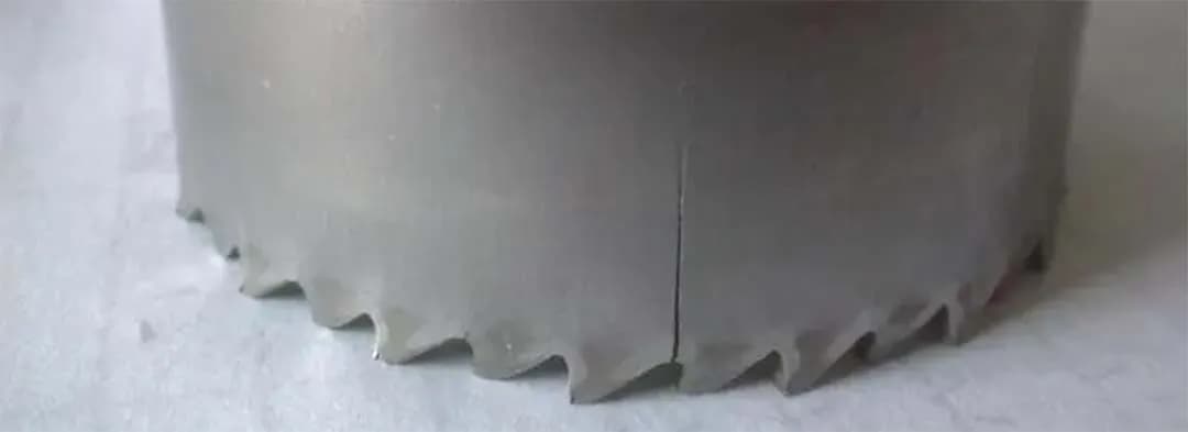 cracking of the straight wall