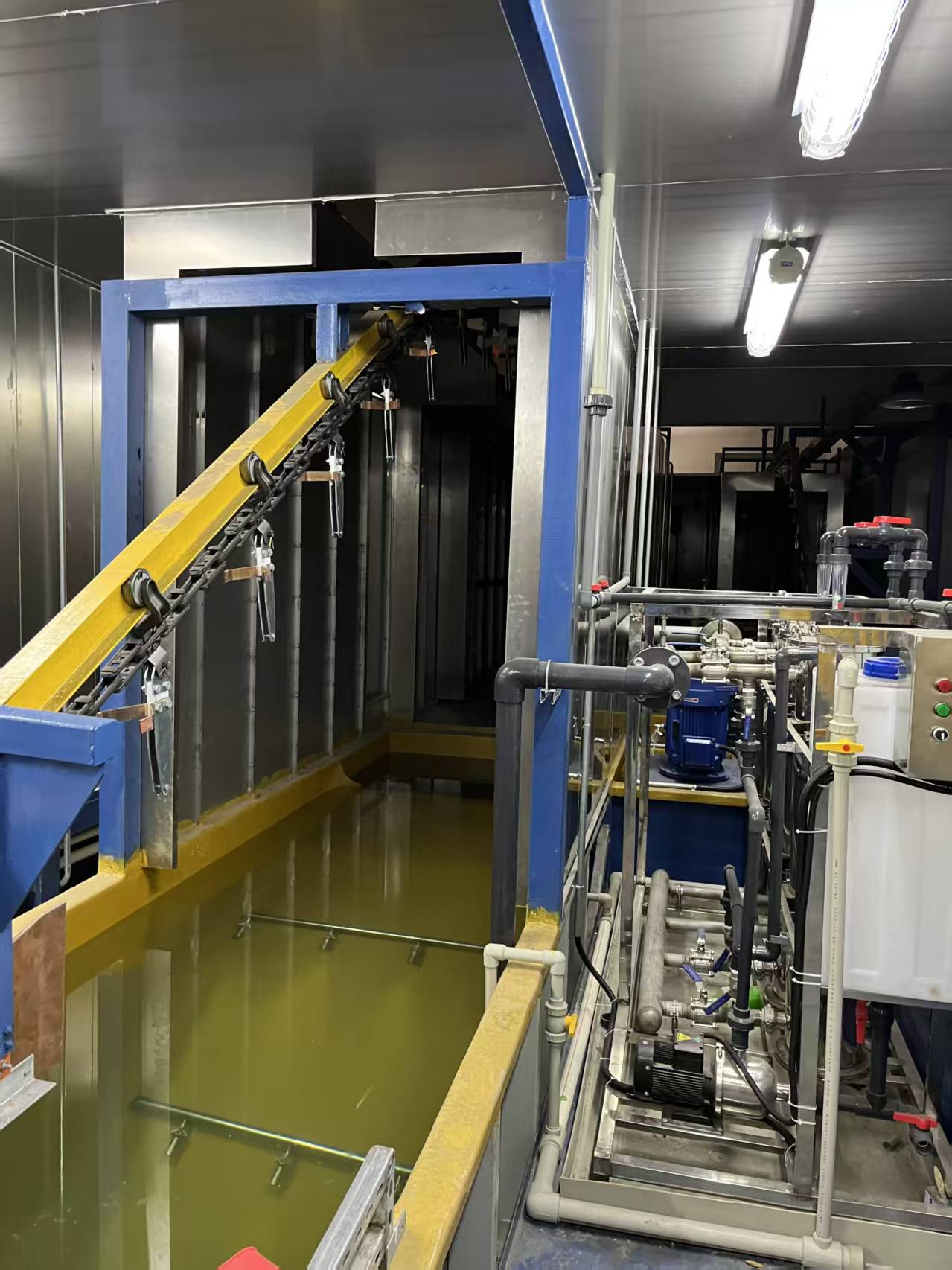 Automated conveyor on the e-coating line