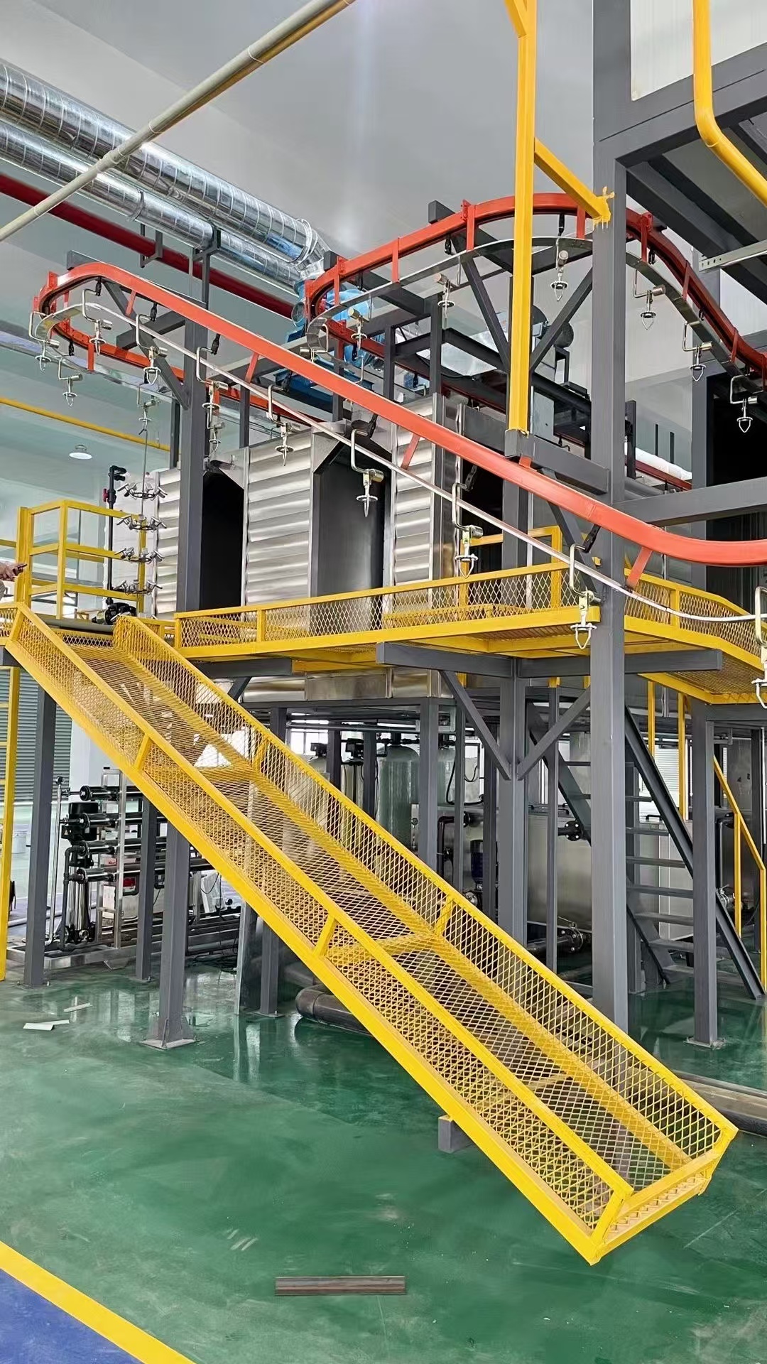 Coating workshop at the partner plant