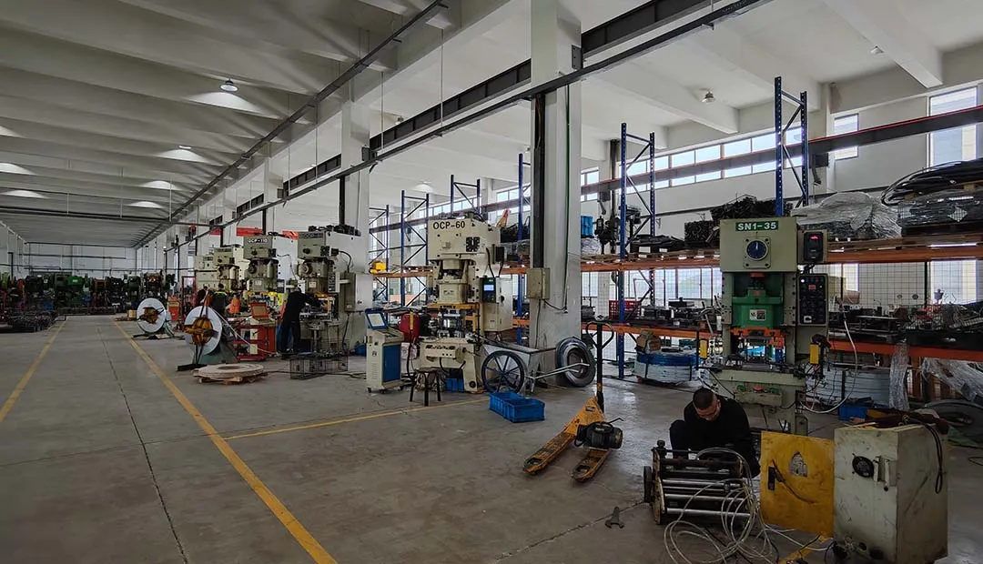 In the stamping workshop, the maintenance technician is repairing the feeders and adjusting the molds.